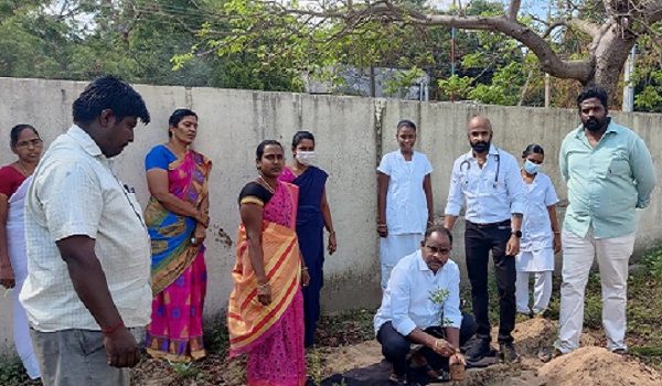 கிள்ளை அரசு ஆரம்ப சுகாதார நிலையத்தில் மரக்கன்றுகள் நடும் நிகழ்ச்சி!