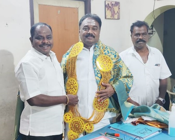 கழக செயலாளர் முத்து பெருமாள் அவர்களை மரியாதை நிமித்தமாக சந்தித்தபோது எடுத்துக்கொண்ட புகைப்படம்!