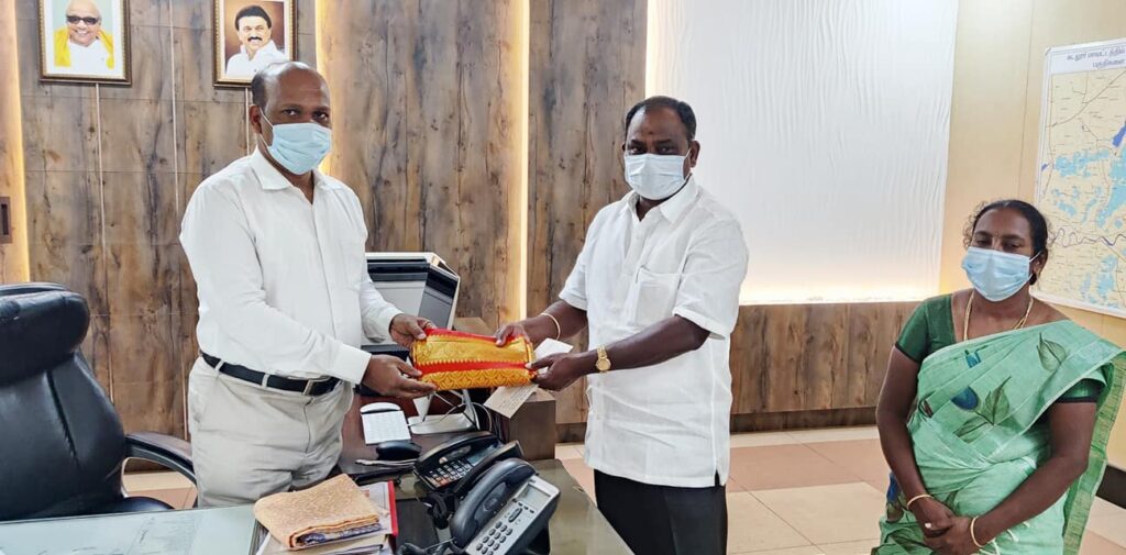 கடலூர் மாவட்ட கலெக்டரிடம் பேரூராட்சி தலைவர் , துணை தலைவர் கோரிக்கை!